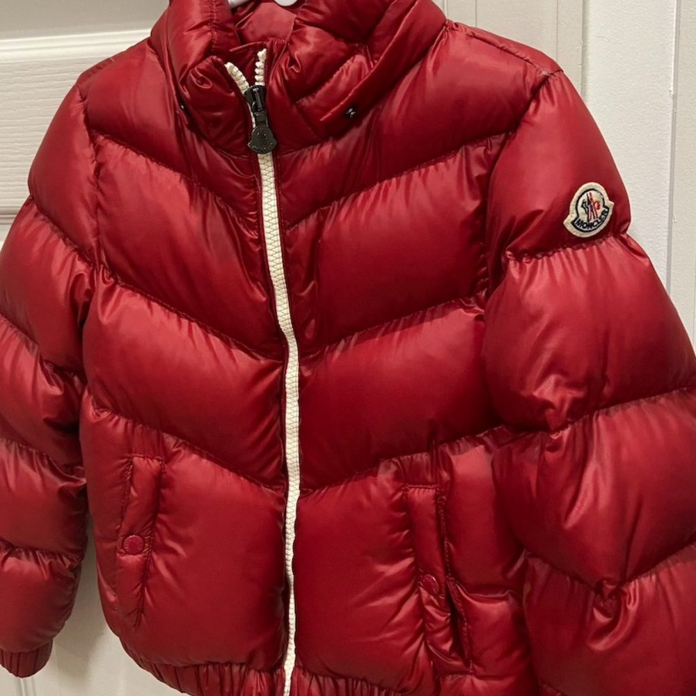 Moncler Coat for 6 year old. (Hoodie not attached)